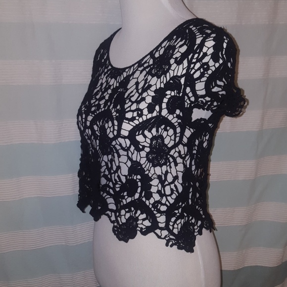 Black lace crop top - Picture 3 of 4